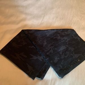 Lululemon Vinyasa Scarf in grey camouflage print